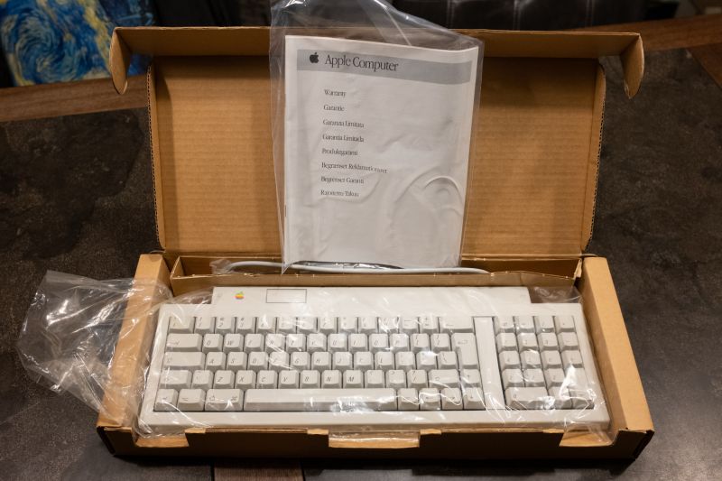 File:Apple Keyboard II box inside.jpg
