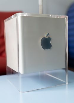 Apple Power Mac G4 Cube.jpg