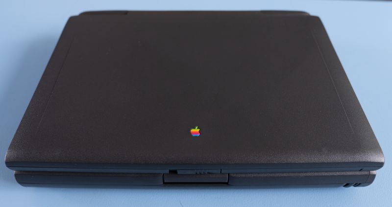 File:Apple Powerbook 5300c top CK54704165R.jpg